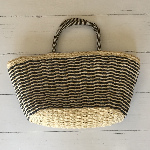 Handbags - NEW! 🖤 Aura’s Woven Handbag